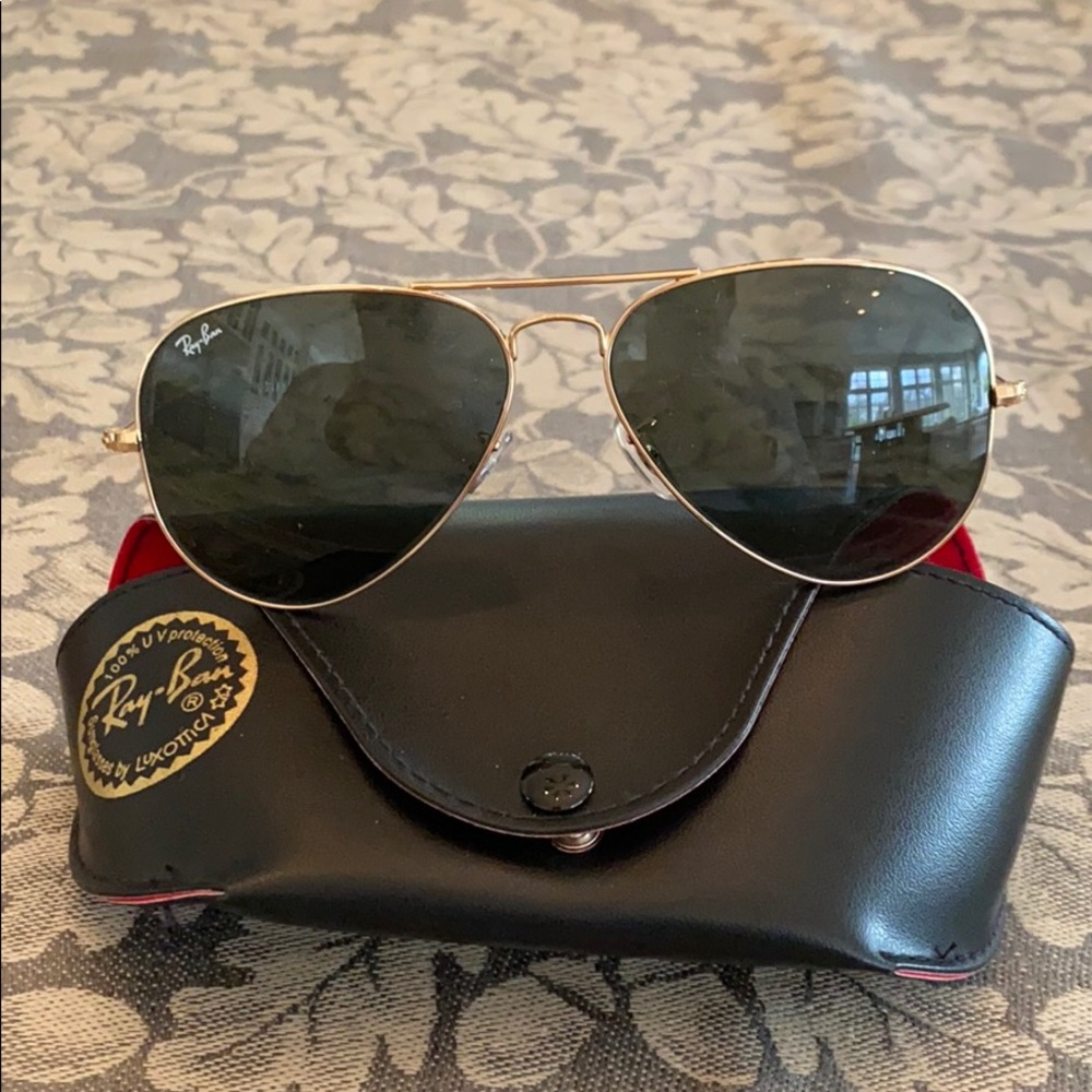 Ray-Ban Aviators - Picture 2 of 7